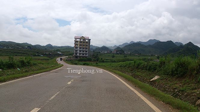 Mộc Châu đánh sập tòa nhà 7 tầng Tàng KeangNam